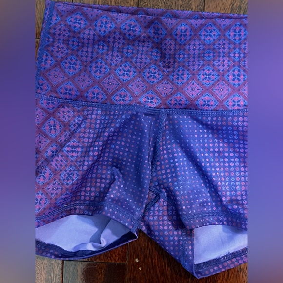 Prana Purple Patterned Women's Shorts fitted and bright size small - Picture 2 of 4